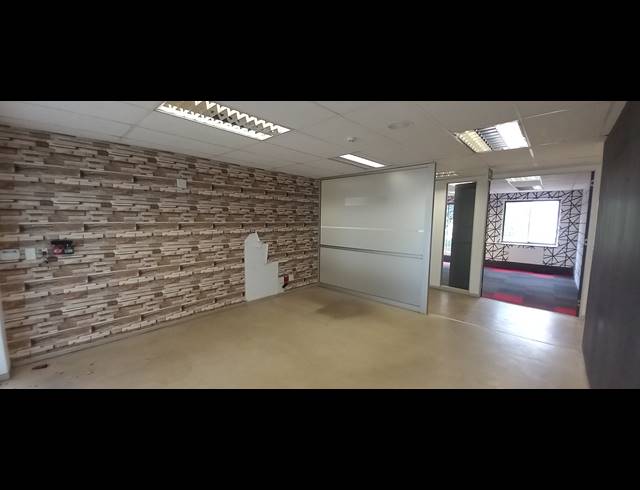 588M² OFFICE TO LET IN WOODMEAD